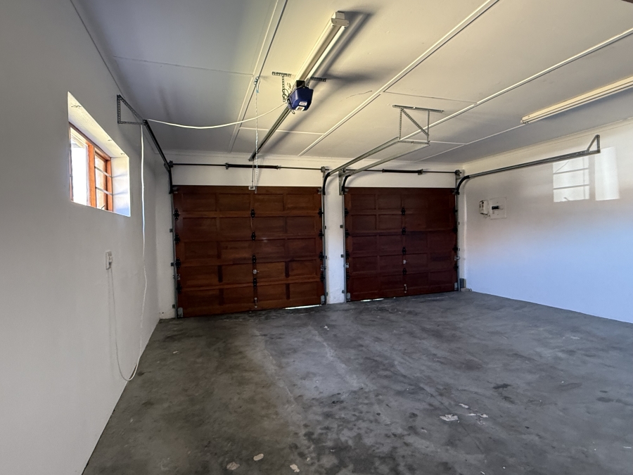 3 Bedroom Property for Sale in Sandbaai Western Cape